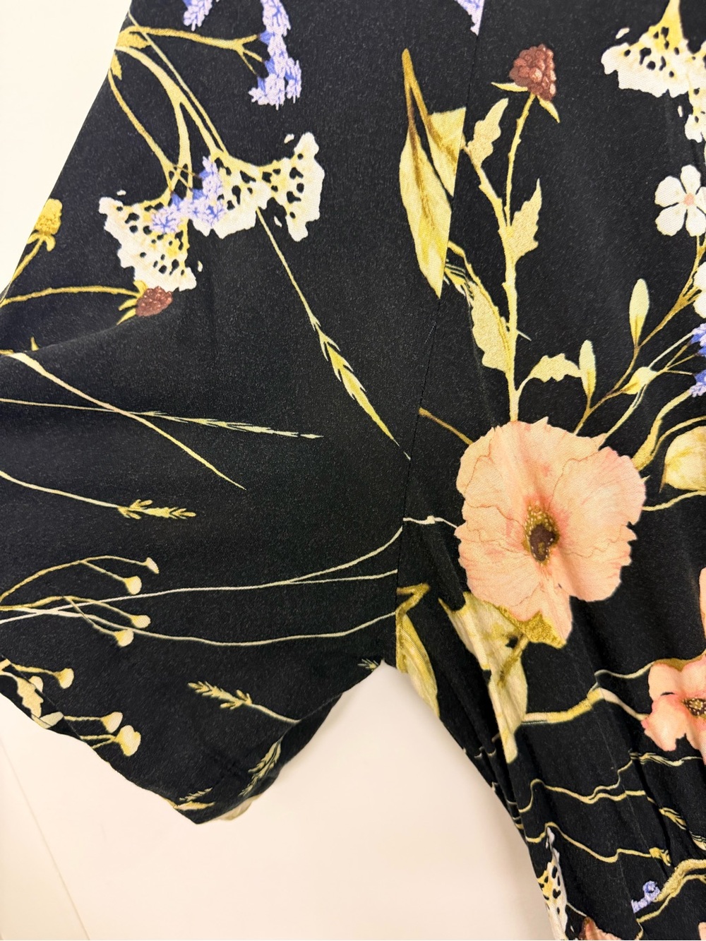 H&M Maxi Dress Dark Florals Short Sleeve Mother of Pearl Buttons - Picture 5 of 5